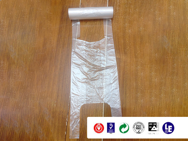 T-shirt bag on roll